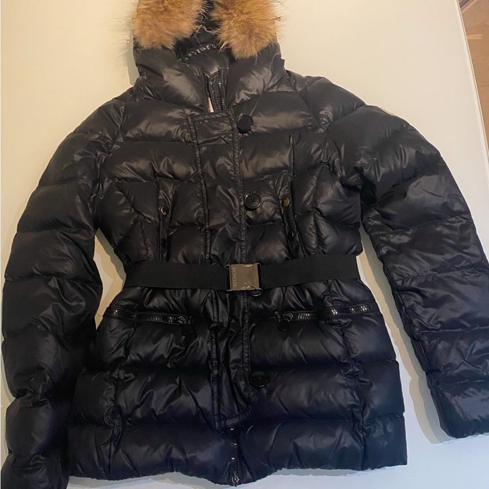 - Moncler Black Puffer Jacket with Quilted Design and Fur Trim